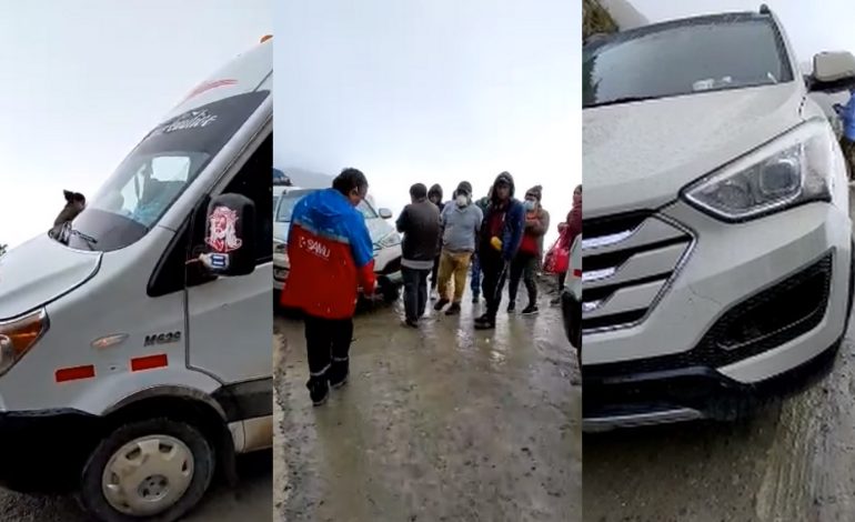 Huancabamba: conductores y pasajeros salvan de morir al chocar sus vehículos en peligrosa curva