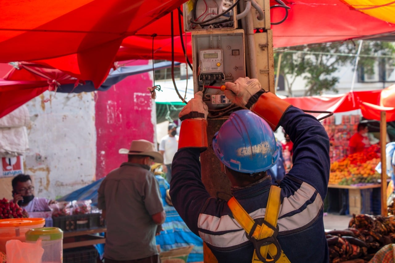 Encuentran conexiones clandestinas en Mercado Central de Talara