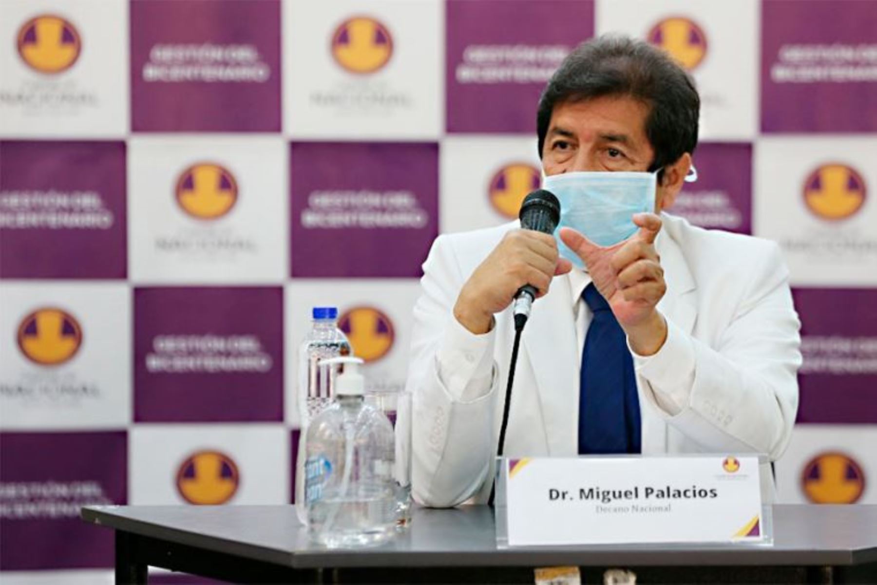 Decano del Colegio Médico: “La ómicron va a permitir pasar de pandemia a una endemia”