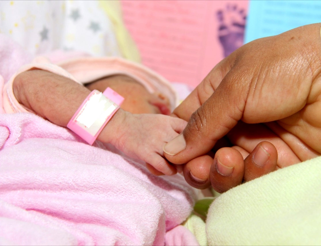 Mujer contagiada con Covid – 19 da a luz a su primer bebé en Navidad en Hospital Cayetano Heredia