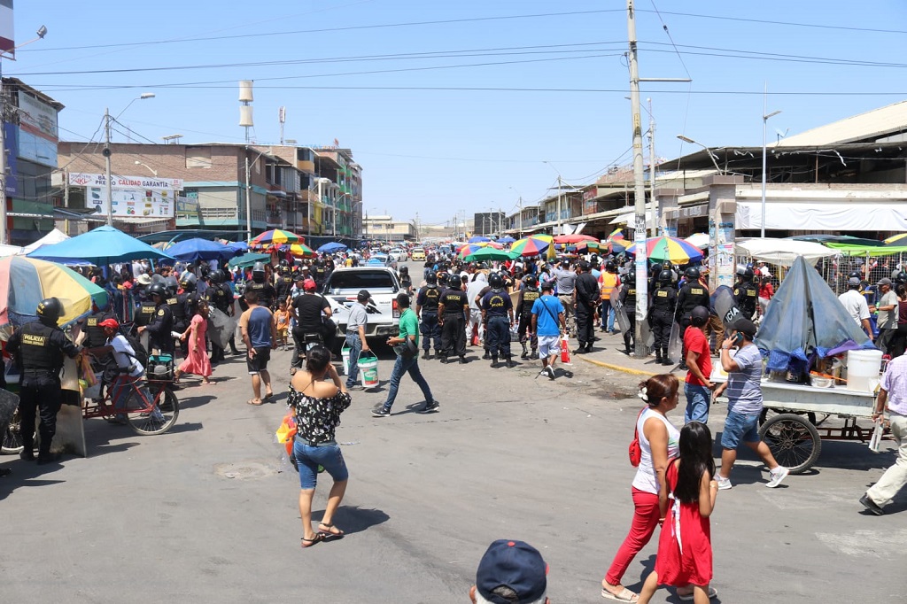 Mercado de Piura desorden