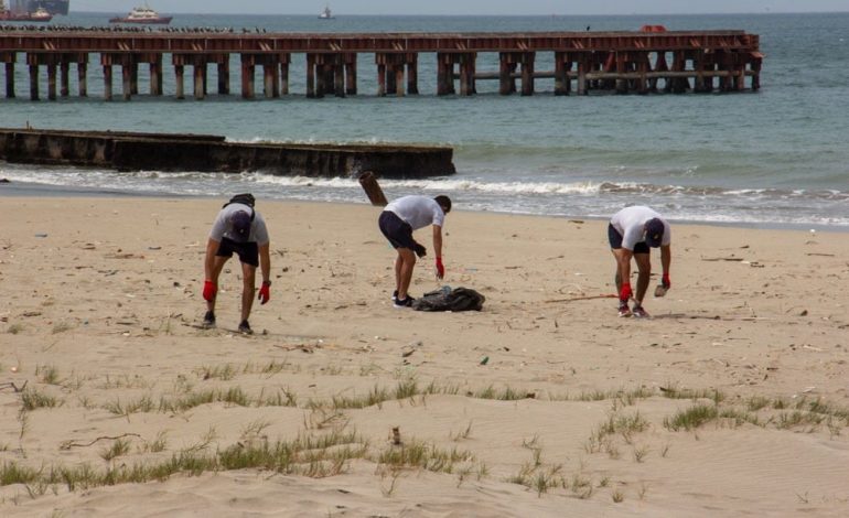 Talara: retiran más de una tonelada de basura en playa Las Peñitas