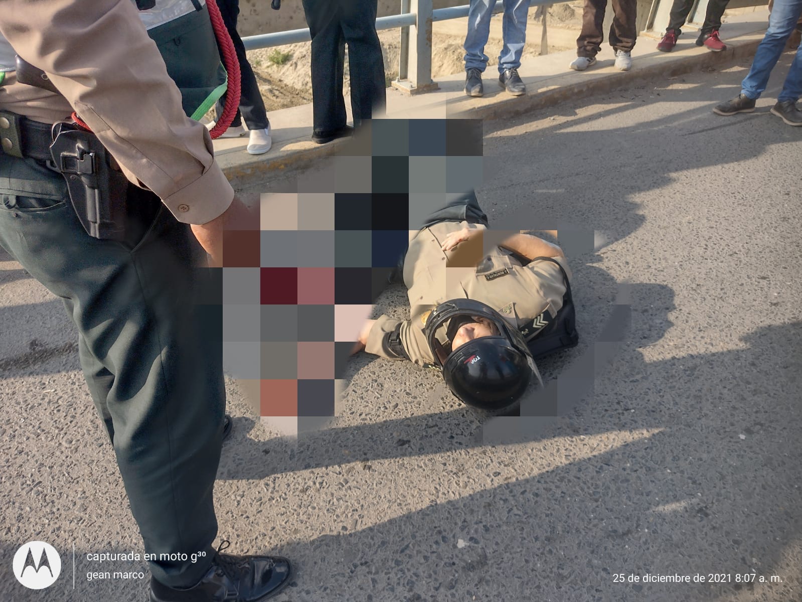 Policía queda gravemente herido tras ser embestido por un automóvil