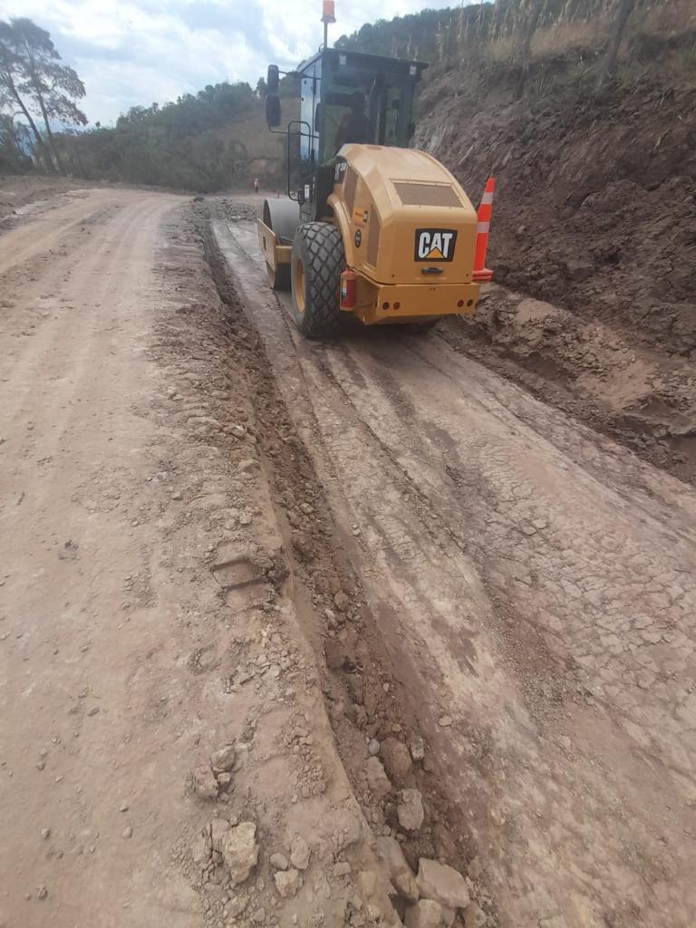 Pobladores denuncian deficiencias en carretera de Yanchalá – Espíndola con inversión de 66 millones