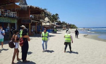 Turistas ingresan a balnearios de Máncora y Colán pese a estar prohibido