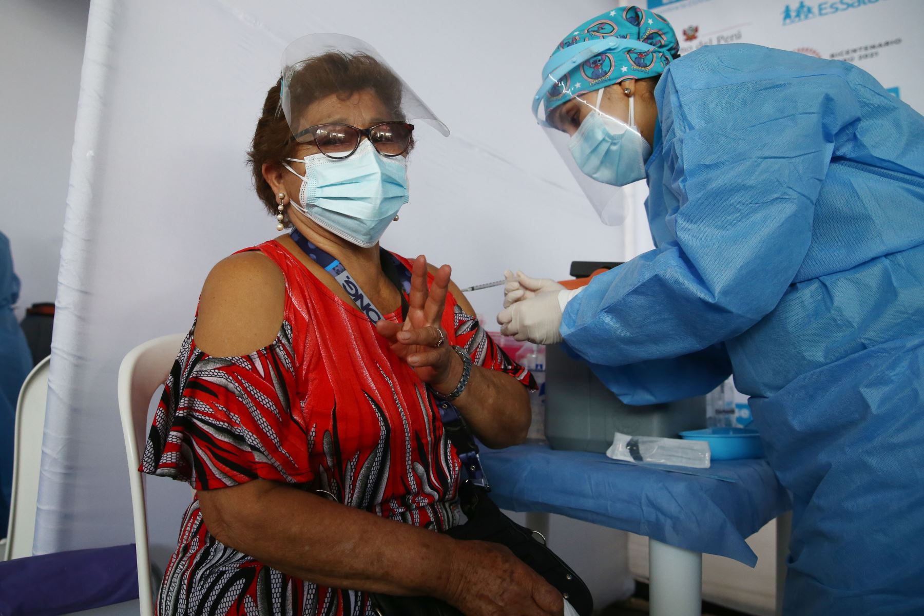 Covid-19: en Perú el 24.5 % de la población objetivo se aplicó la tercera dosis