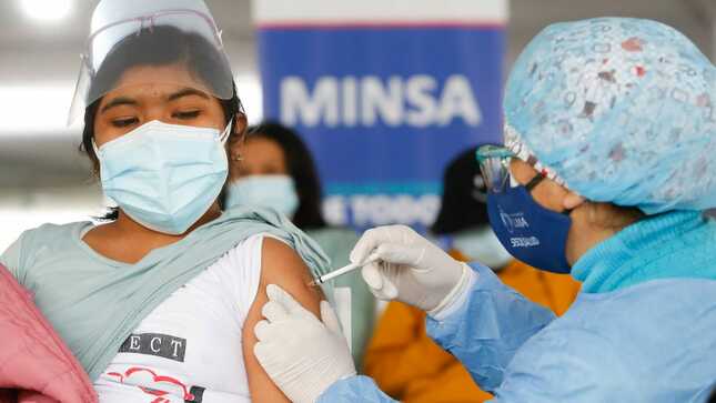 Minsa estima que cerca de 600 mil adolescentes no se vacunaron contra la covid-19
