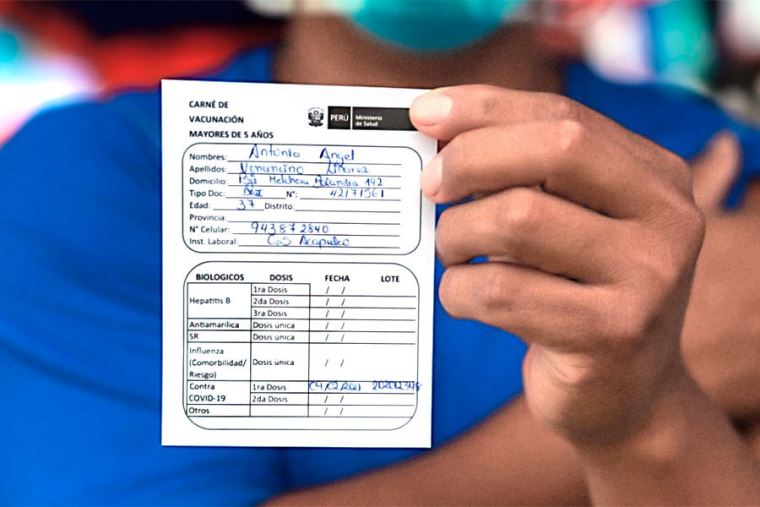 Mayores de 50 años deberán presentar carnet de vacunación con 3 dosis obligatoriamente