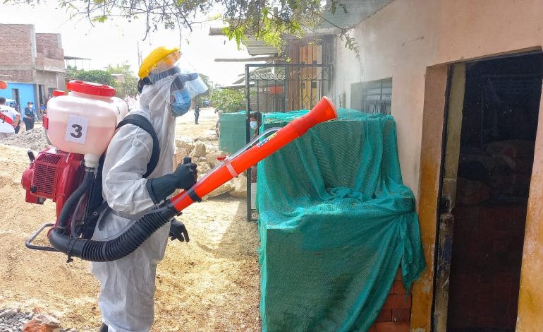Piura: desinfectan viviendas de Veintiséis de Octubre ante incremento de casos covid-19