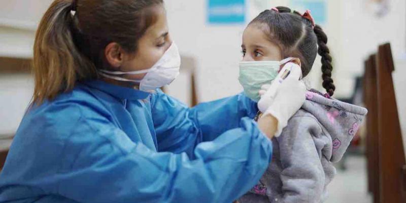 Ómicron: ¿Cómo identificar síntomas y señales de alerta en niños?