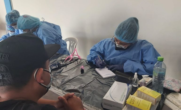 EsSalud Piura realiza despistaje y vacunación de COVID-19 en Pueblo Nuevo Colán