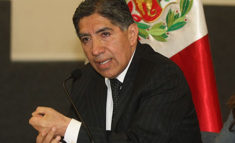Avelino Guillén: ministro del Interior presentó su renuncia al cargo