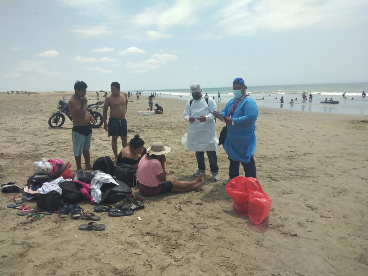 Piura: detectan a tres bañistas de la playa Chulliyache con covid-19