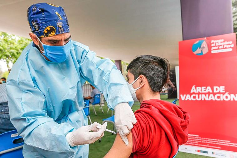 Perú ya ha vacunado a unos 900 mil niños contra la COVID-19