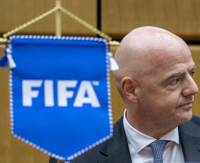 FIFA prohíbe a Rusia jugar de local, además de usar himno y bandera