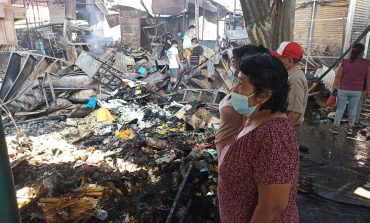 Piura: incendio en exterminal pesquero deja a más de 50 comerciantes damnificados