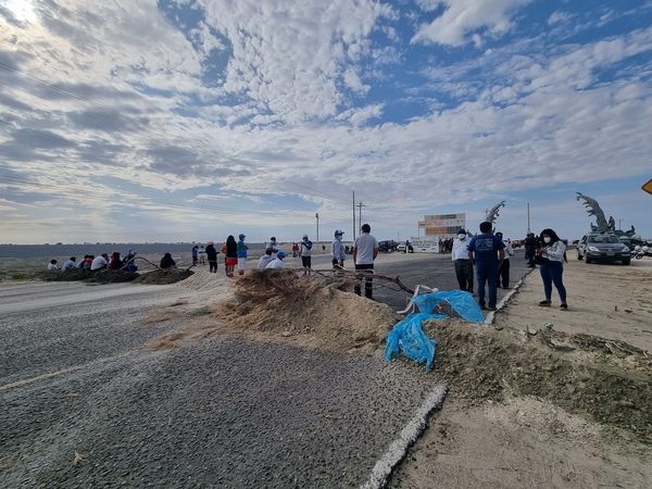Sechura: Los pobladores de Parachique realizan bloqueo por obra paralizada