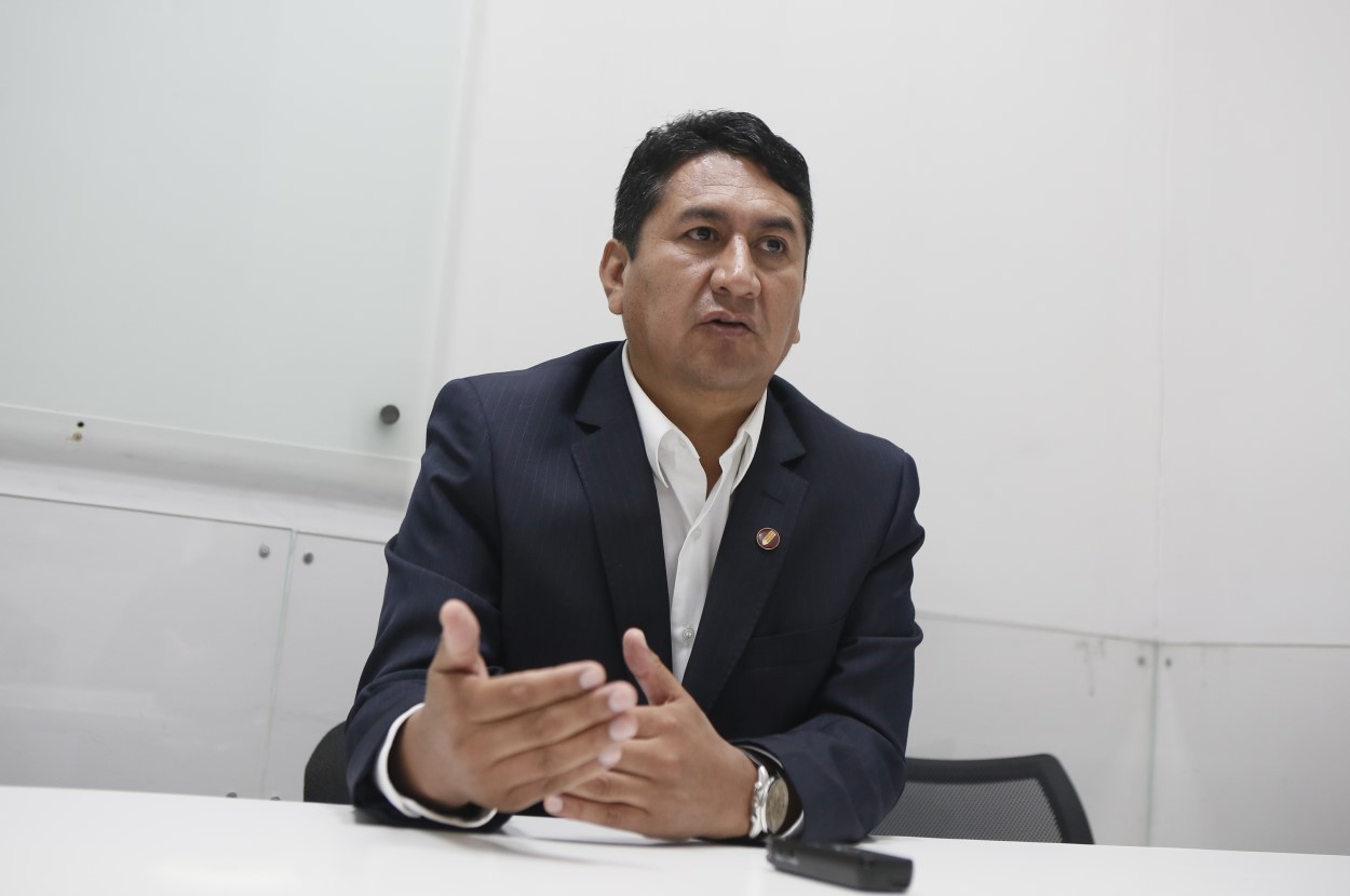 Cerrón defiende a presidente: «¡En esta lucha no hay boleto de regreso, se triunfa o se muere!»