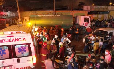 Héroes sin capa: cerca de 70 bomberos controlaron incendio ocurrido en exterminal pesquero de Piura