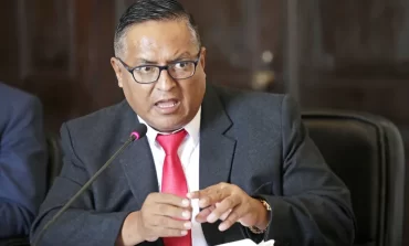 Ministro de Salud desconocía autorización otorgada a Molnupiravir pero adelanta que Perú “no lo comprará”