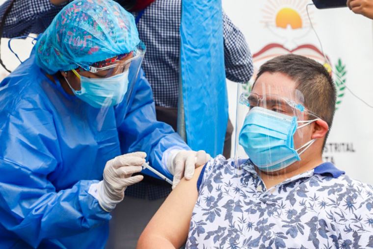 Conoce los puntos de vacunación contra la covid-19 instalados en Piura este sábado