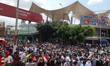 Tumbes: Cientos de personas cruzan la frontera Perú con Ecuador