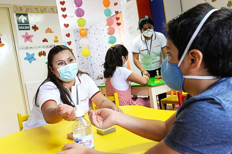 Ejecutivo promulgó ley que brindará pensión a niños y adolescentes huérfanos en situación de pobreza