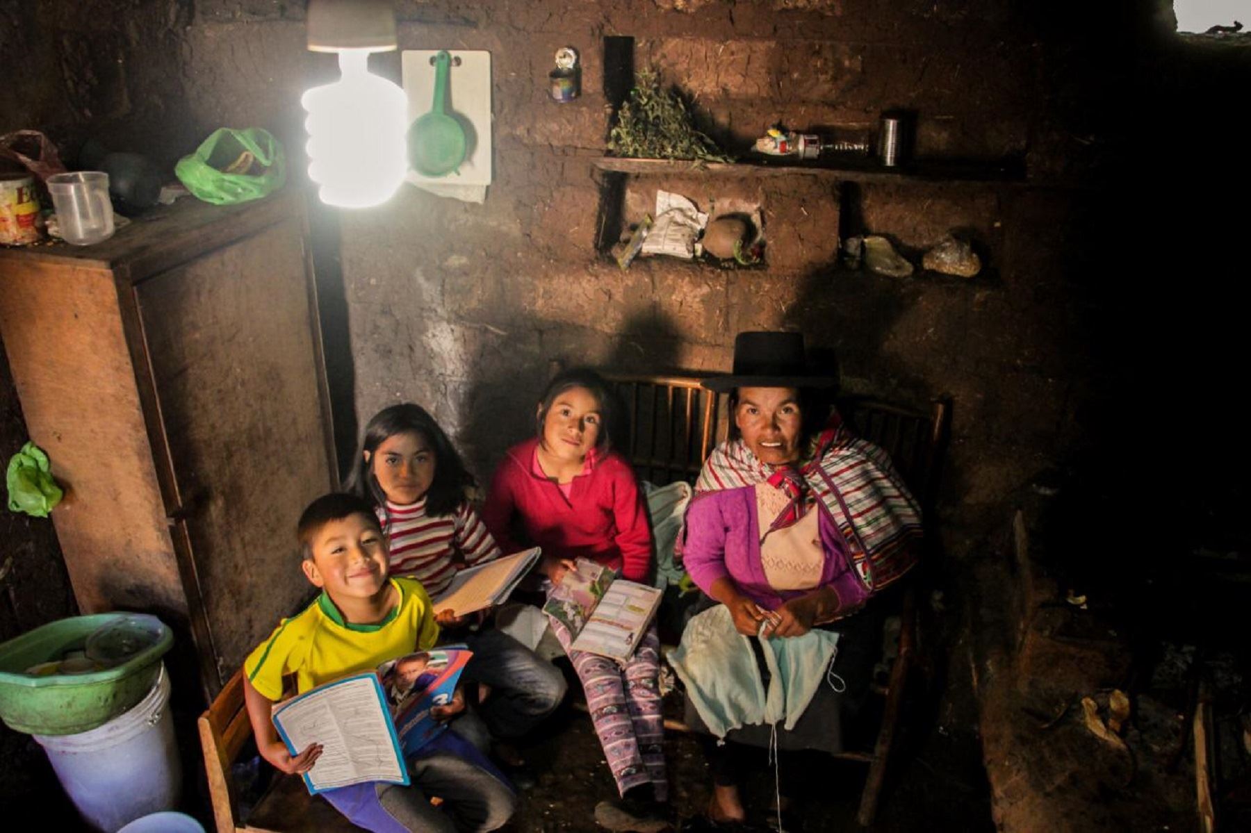 Congreso aprueba proyecto de ley del Ejecutivo que reducirá tarifas eléctricas