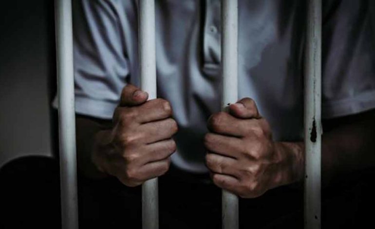 Dictan prisión preventiva a sujetos acusados de robo a mano armada