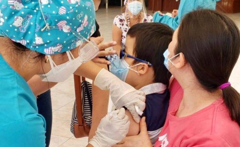 Piura se queda sin segunda dosis de la vacuna contra la covid para los niños de 5 a 11 años