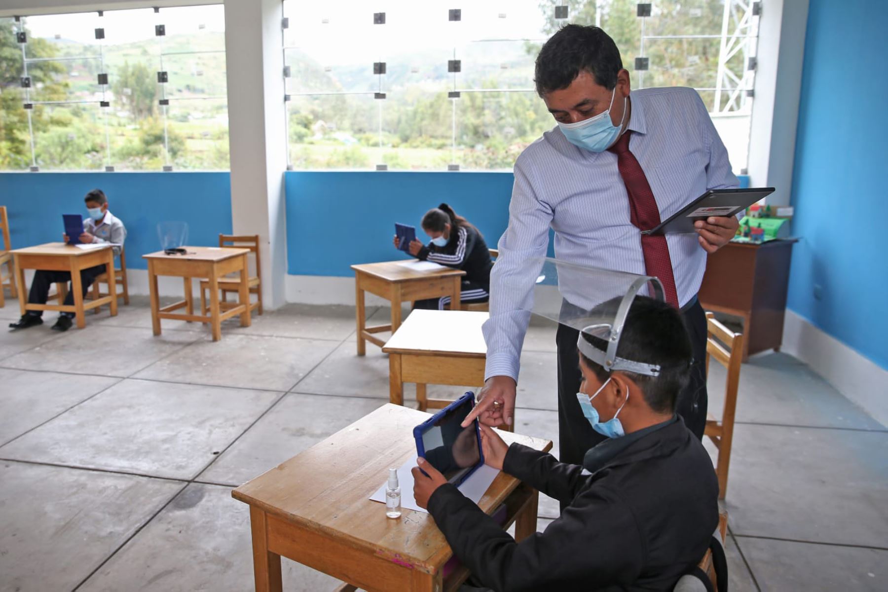 Minedu anuncia nuevo incremento de remuneraciones para más de 405 mil docentes