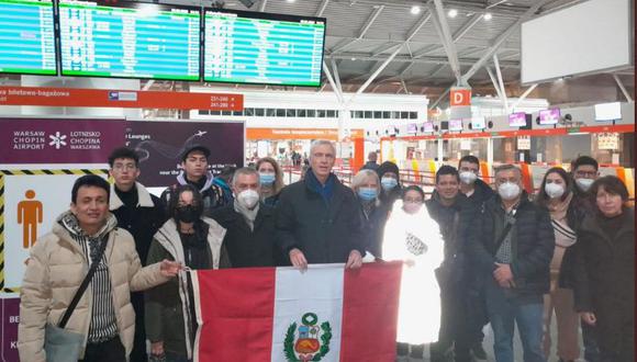 Hoy llega al Perú el primer grupo de peruanos que huye de Ucrania