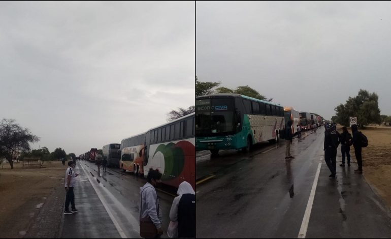 Transportistas acatan paro y bloquean carreteras ante alza de combustibles