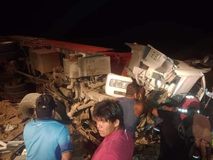 Piura: Tres personas mueren tras el despiste de un camión en la vía Los Órganos- Talara