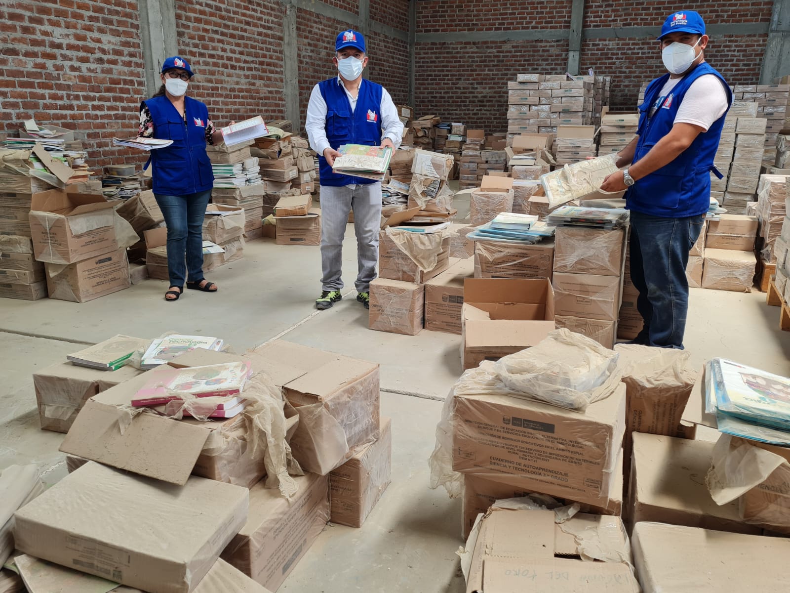 Piura: Hallan 140 toneladas de textos escolares en almacén