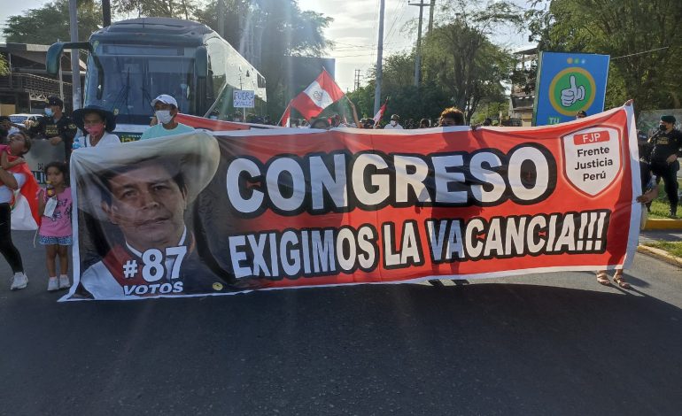 Piura: Cientos de ciudadanos se suman a la marcha nacional contra Pedro Castillo