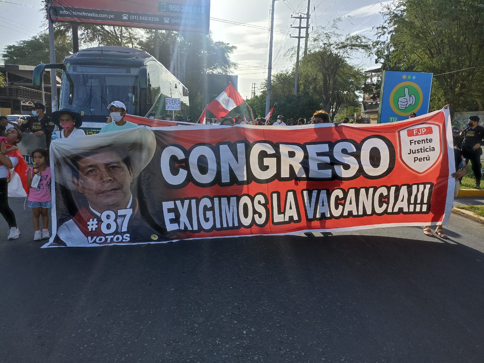 Piura: Cientos de ciudadanos se suman a la marcha nacional contra Pedro Castillo