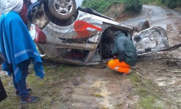 Piura: Huaico arrastra un auto en vía Canchaque - Huancabamba