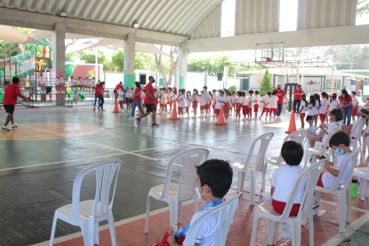 Escolares retornaron a las aulas después de dos años por la covid-19