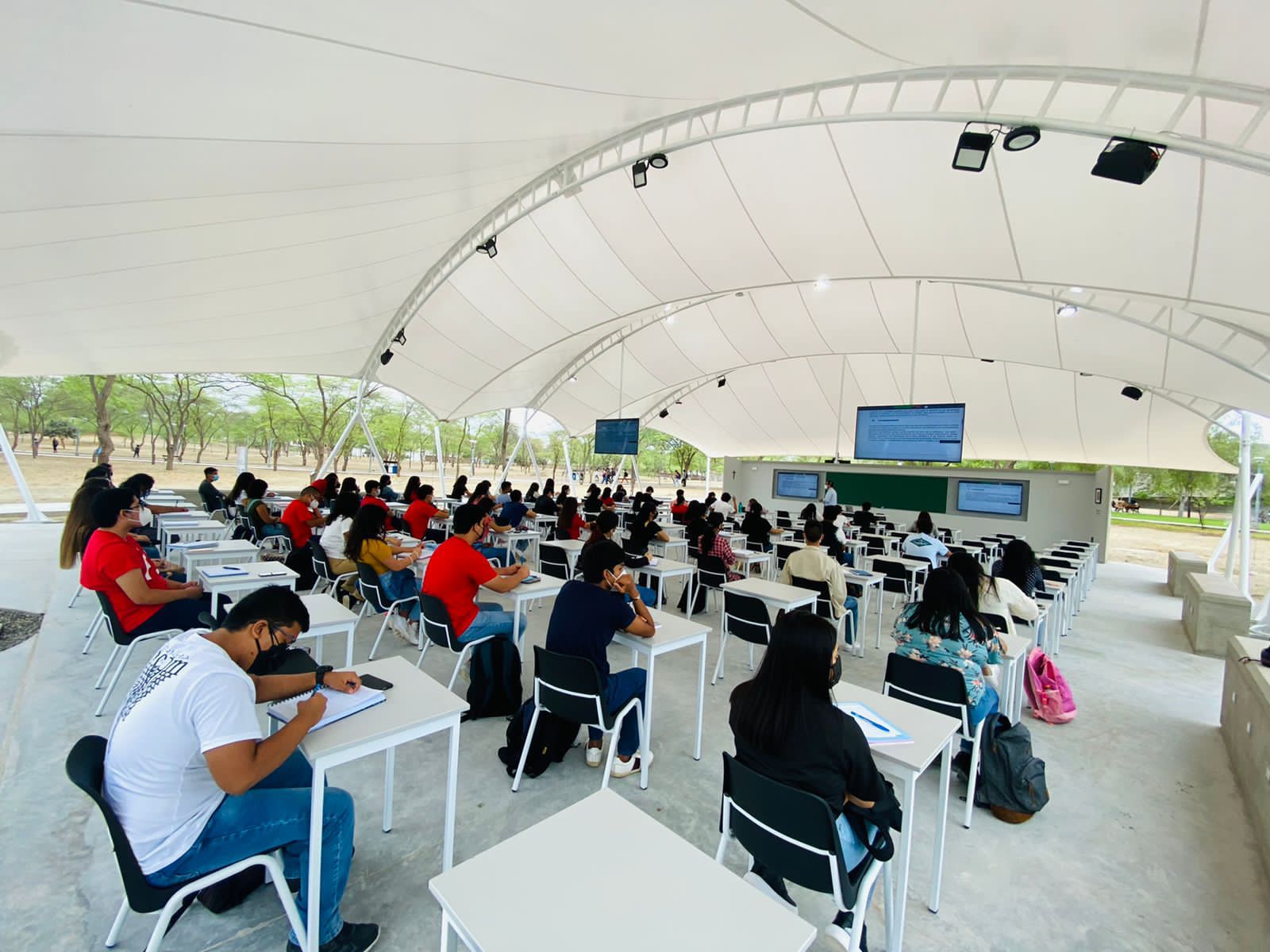 Más de nueve mil alumnos de la Universidad de Piura retornaron a las aulas