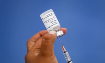 Más de 8500 vacunas contra la COVID-19 vencieron en almacenes del Estado