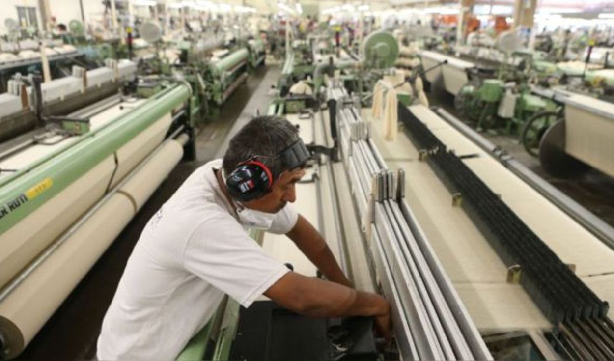 Multarán a empleadores que permitan el ingreso de trabajadores sin la tercera dosis