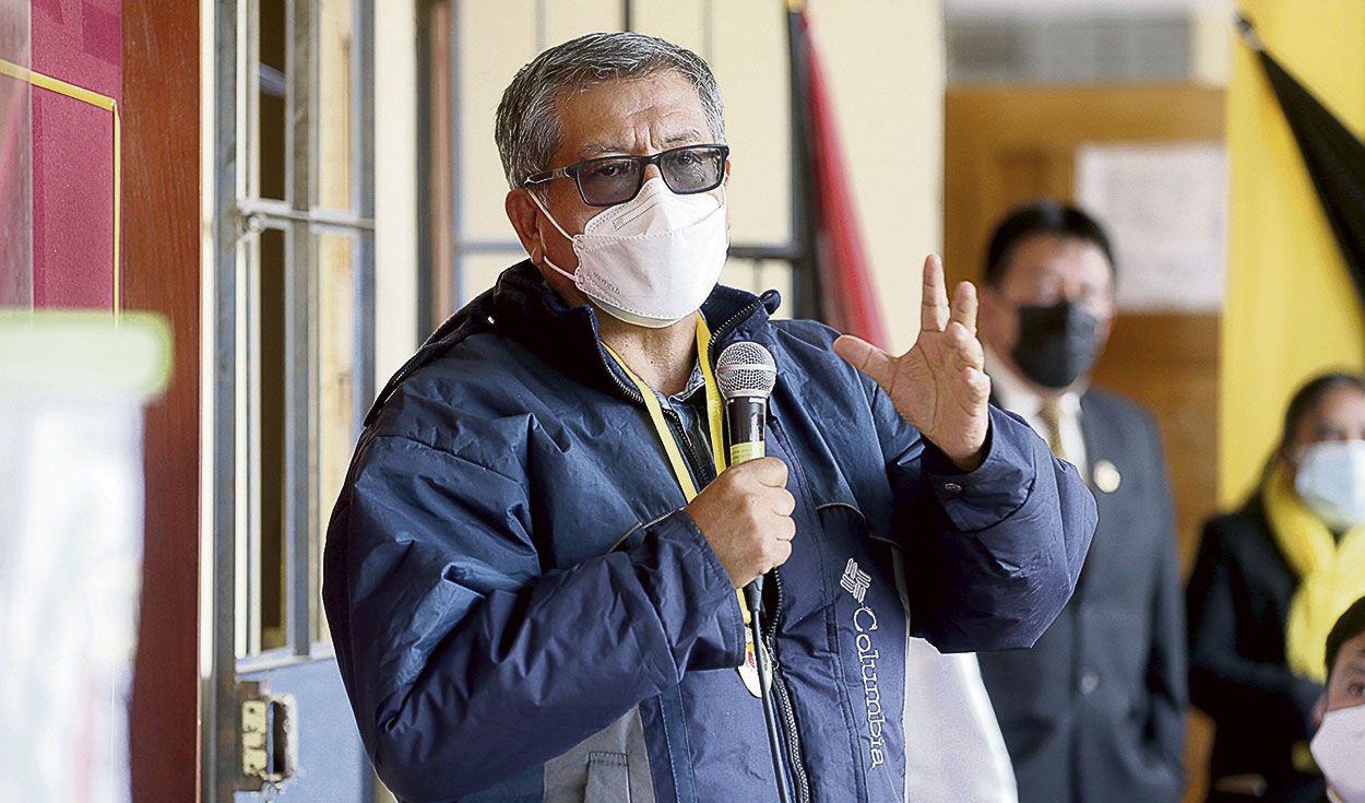 Revelan que el ministro de Educación plagió su tesis de doctorado
