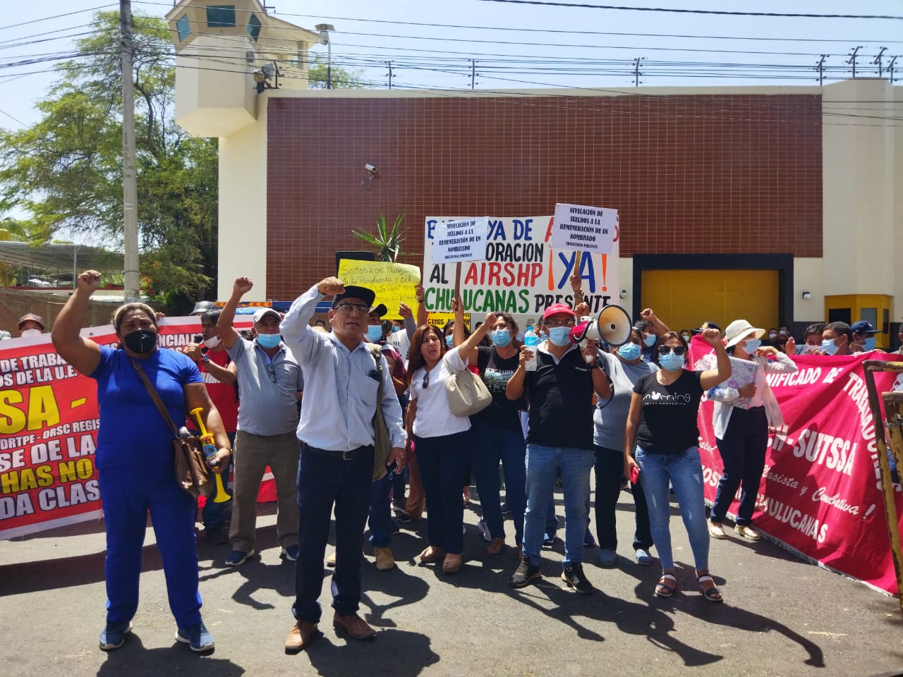 Piura: Trabajadores denuncian mafia en sector salud y amenazan con cerrar establecimientos