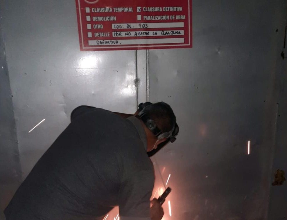 Piura: Clausuran discoteca Inka Perú y procede con el tapeado de su puerta