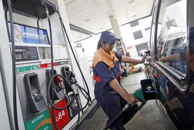 Fuerza Popular presenta proyecto de ley para reducir precio del combustible