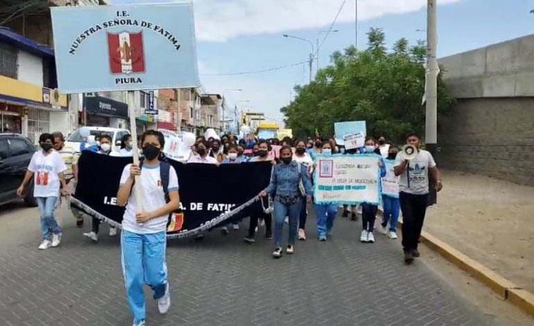 Piura: alumnas de I.E. Nuestra Señora de Fátima exigen entrega de colegio inmediatamente