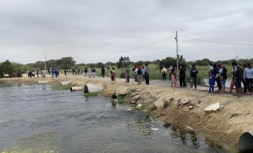 Exigen investigación por la muerte de dos jóvenes ahogados en dren Sechura