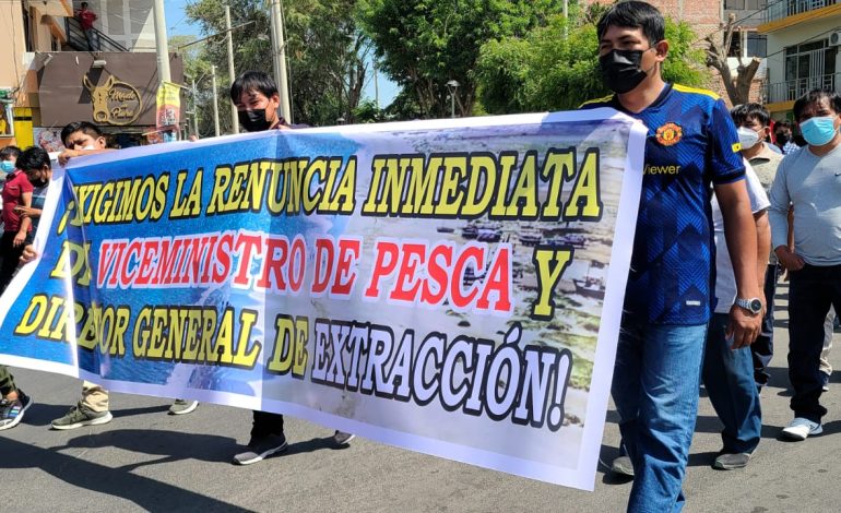 Pescadores de Sechura exigen mejoras laborales y renuncia de viceministro de Producción