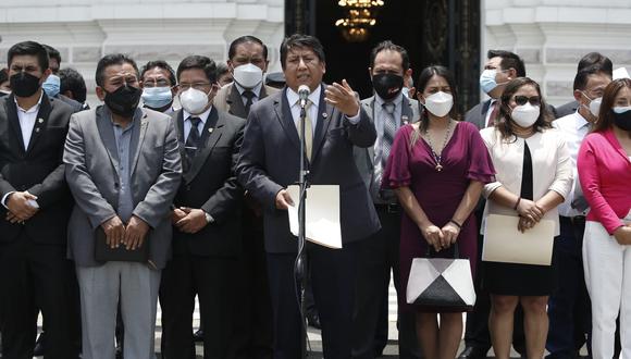 Cinco congresistas de Perú Libre renunciaron irrevocablemente a su bancada